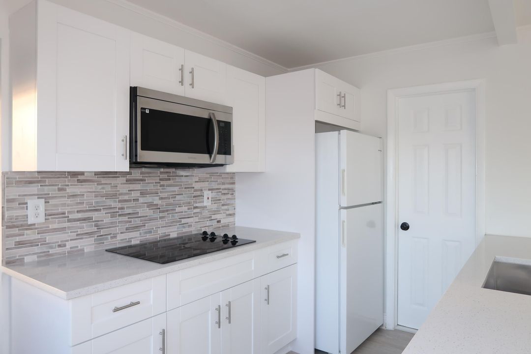 For Sale: $370,000 (3 beds, 2 baths, 924 Square Feet)