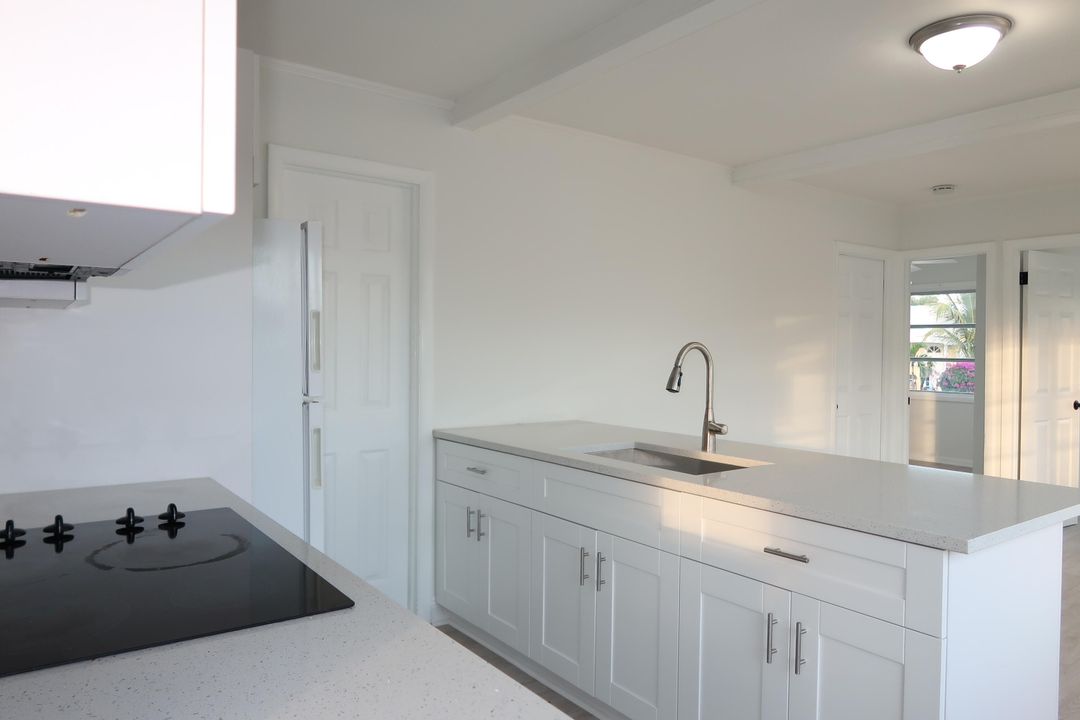 For Sale: $370,000 (3 beds, 2 baths, 924 Square Feet)