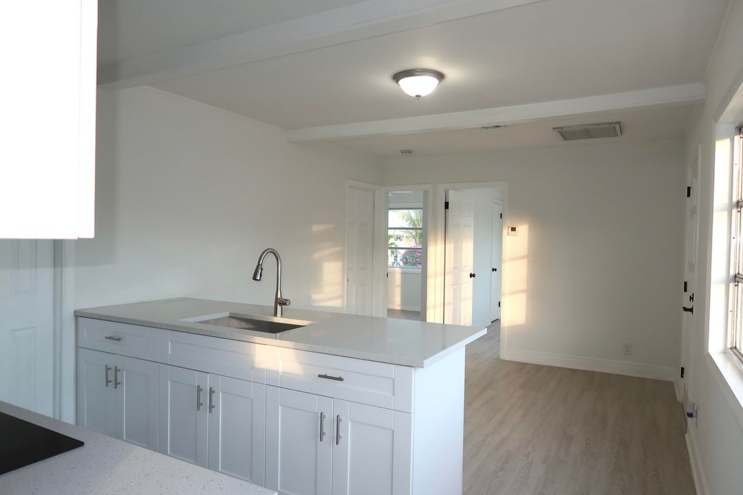 For Sale: $370,000 (3 beds, 2 baths, 924 Square Feet)