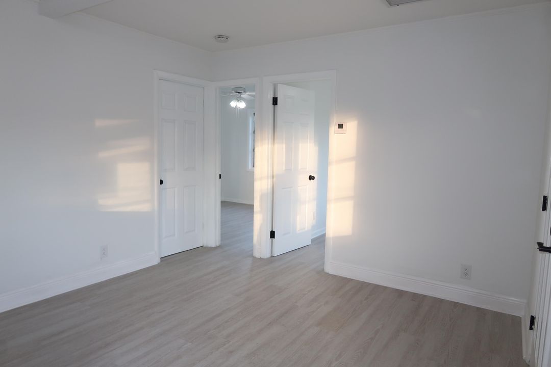 For Sale: $370,000 (3 beds, 2 baths, 924 Square Feet)