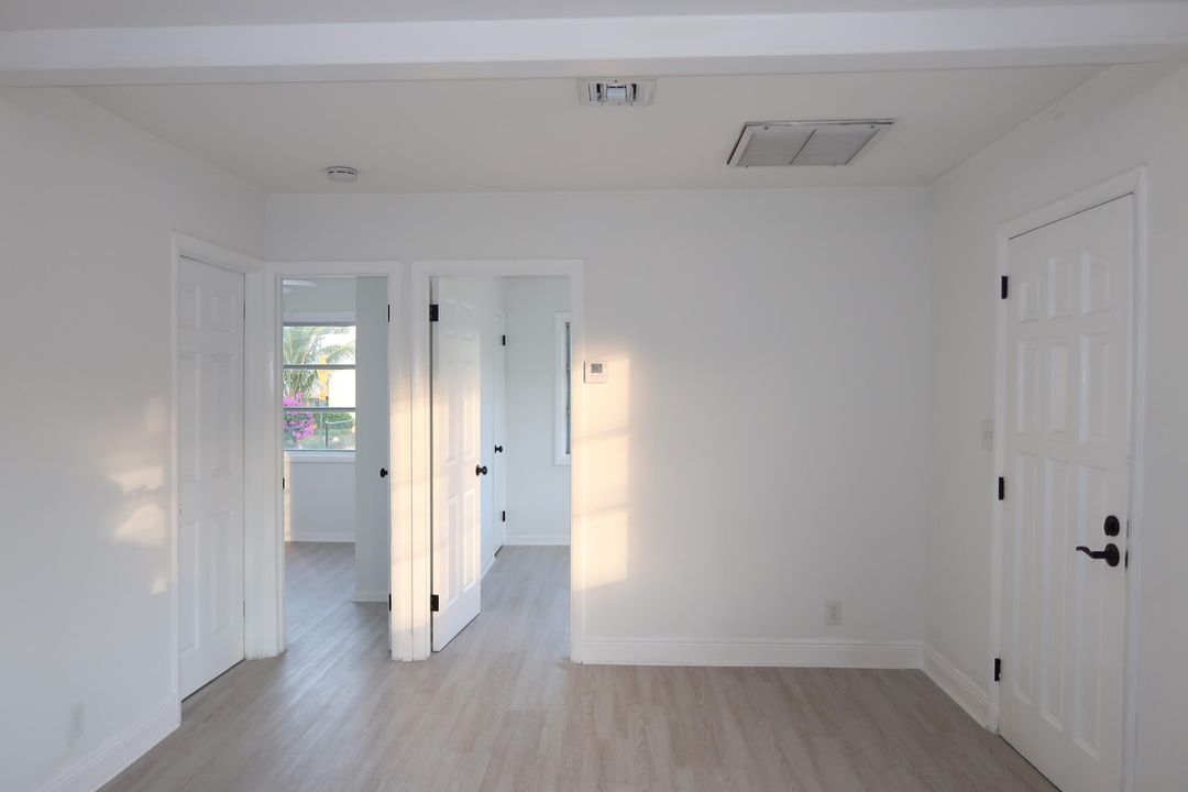 For Sale: $370,000 (3 beds, 2 baths, 924 Square Feet)