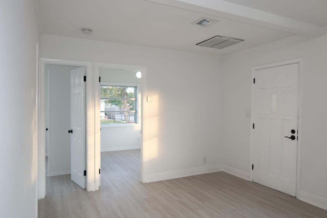 For Sale: $370,000 (3 beds, 2 baths, 924 Square Feet)