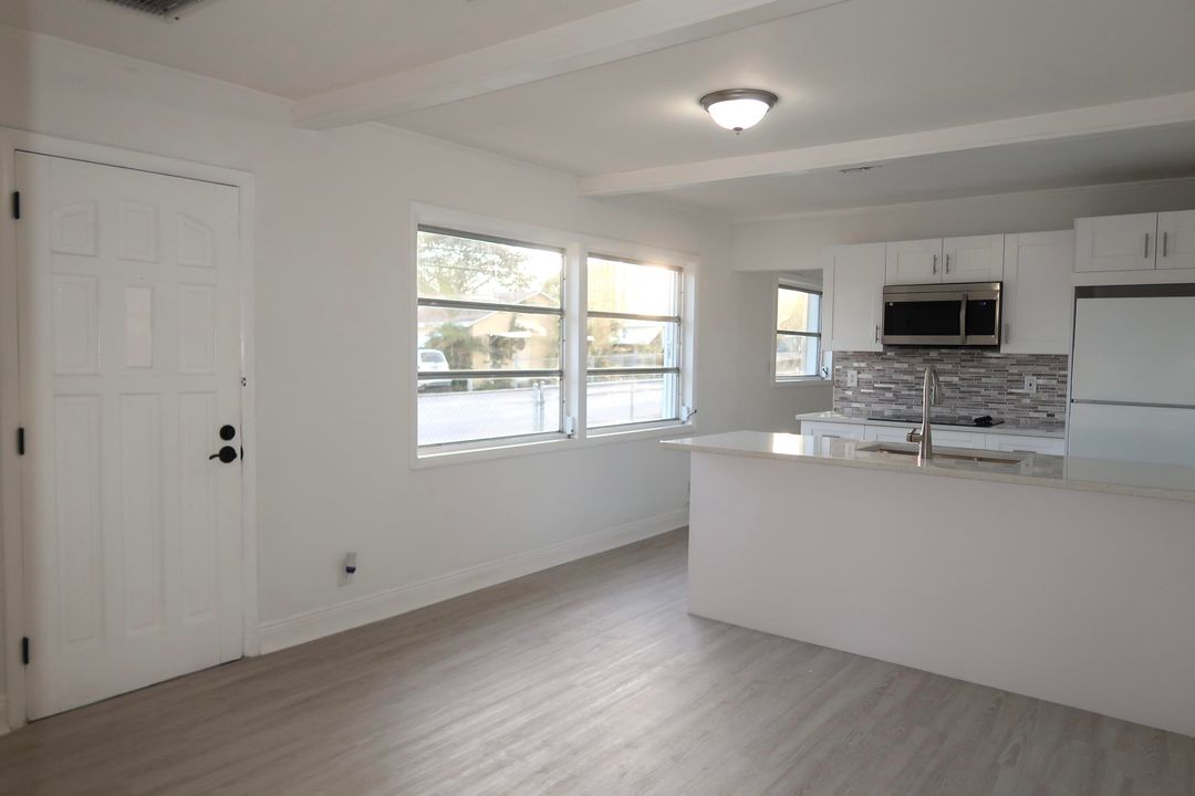For Sale: $370,000 (3 beds, 2 baths, 924 Square Feet)