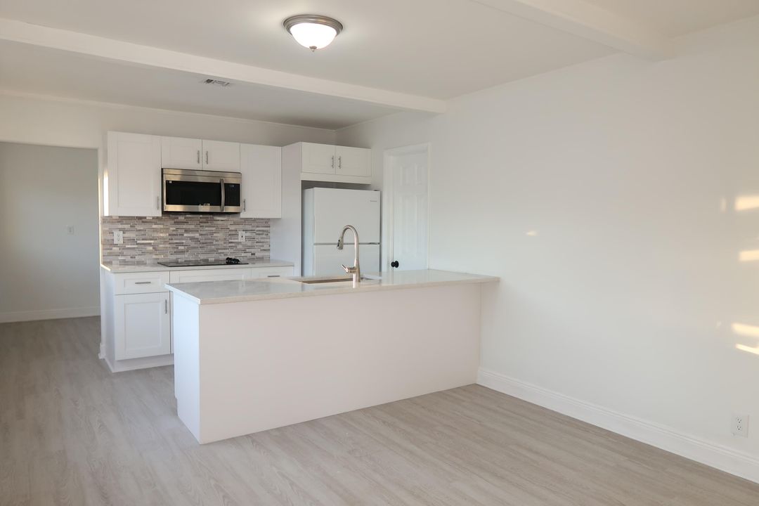 For Sale: $370,000 (3 beds, 2 baths, 924 Square Feet)