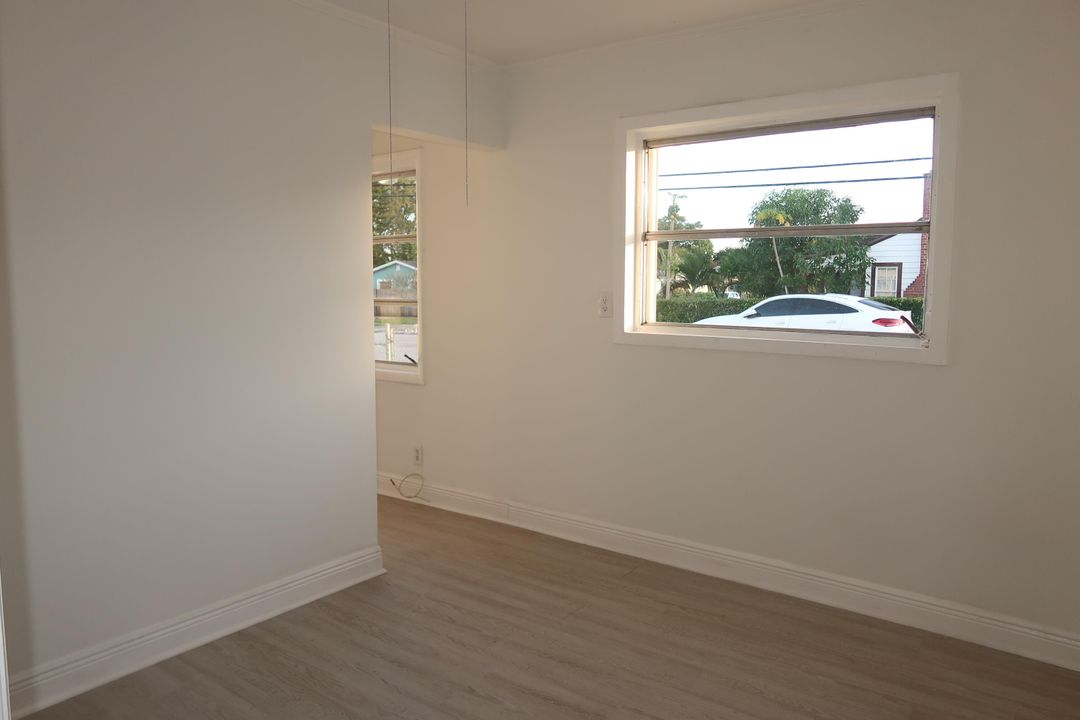 For Sale: $370,000 (3 beds, 2 baths, 924 Square Feet)