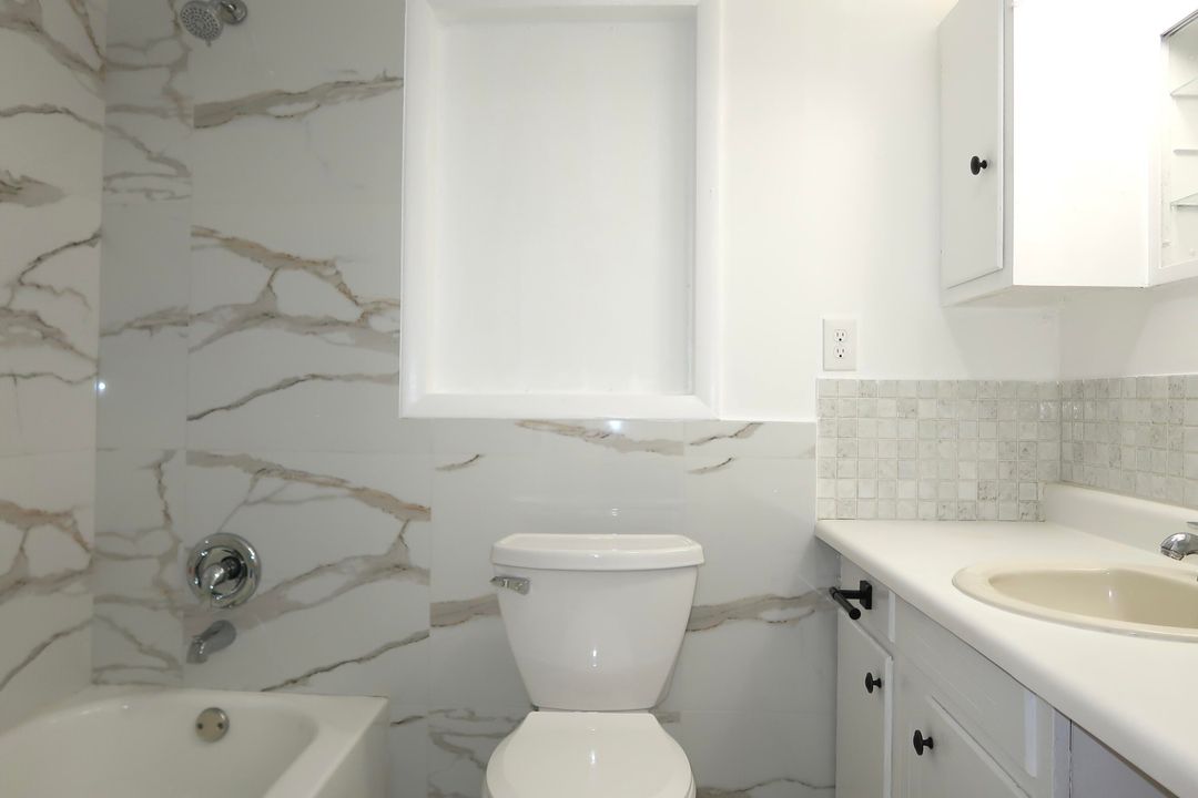 For Sale: $370,000 (3 beds, 2 baths, 924 Square Feet)