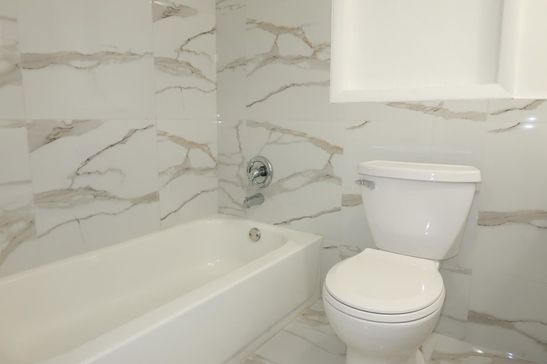 For Sale: $370,000 (3 beds, 2 baths, 924 Square Feet)