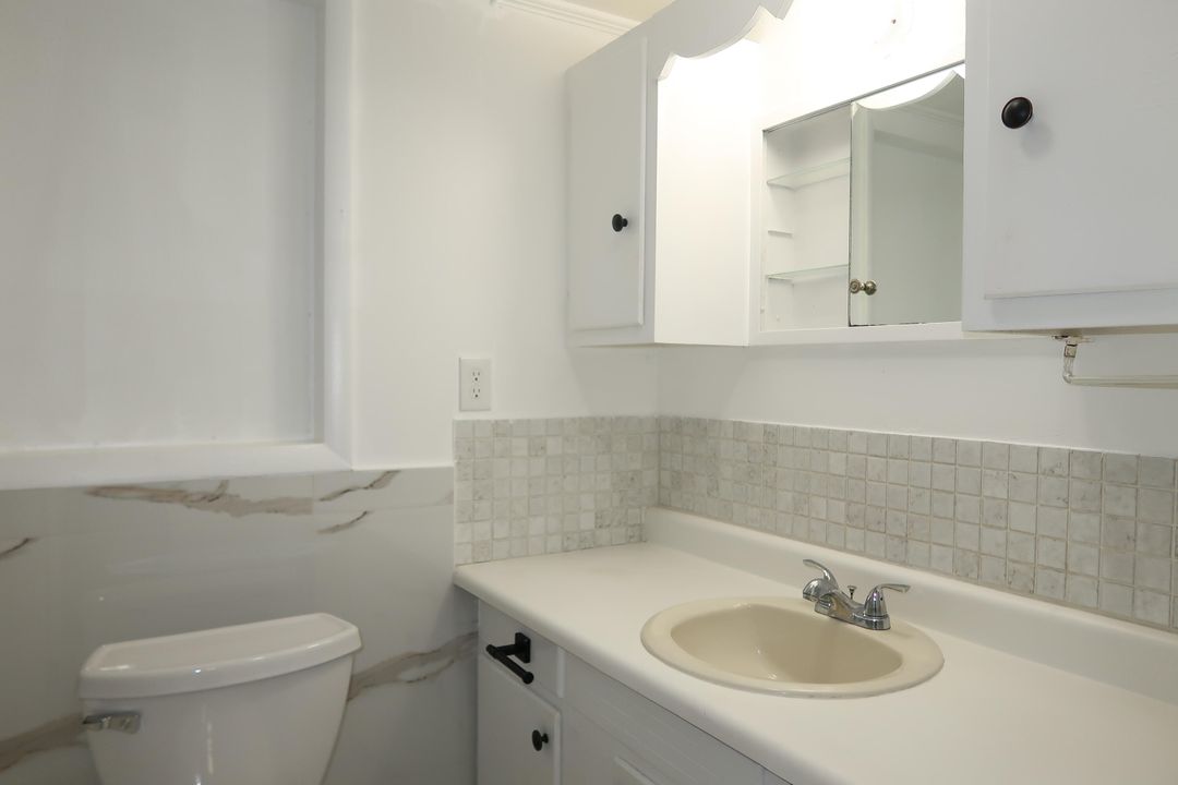 For Sale: $370,000 (3 beds, 2 baths, 924 Square Feet)