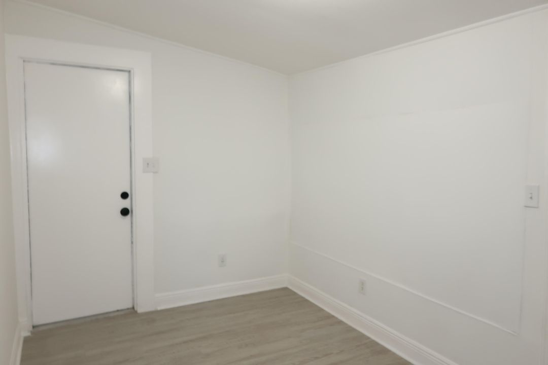 For Sale: $370,000 (3 beds, 2 baths, 924 Square Feet)