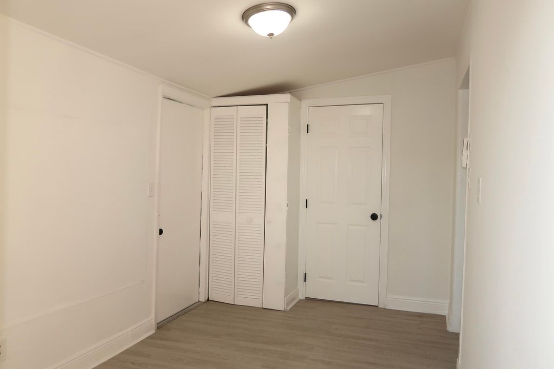 For Sale: $370,000 (3 beds, 2 baths, 924 Square Feet)