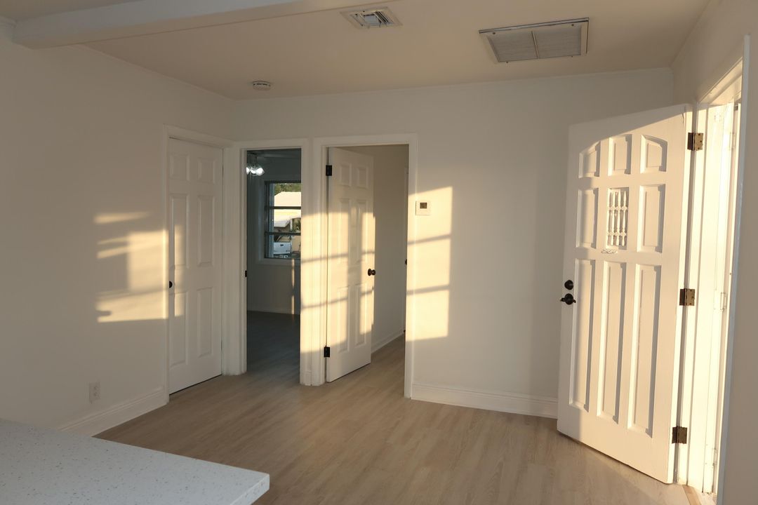 For Sale: $370,000 (3 beds, 2 baths, 924 Square Feet)