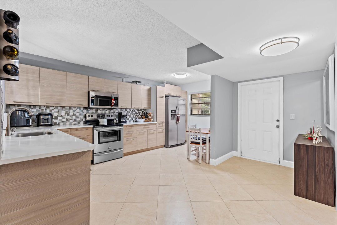 En Venta: $295,000 (2 camas, 2 baños, 1218 Pies cuadrados)