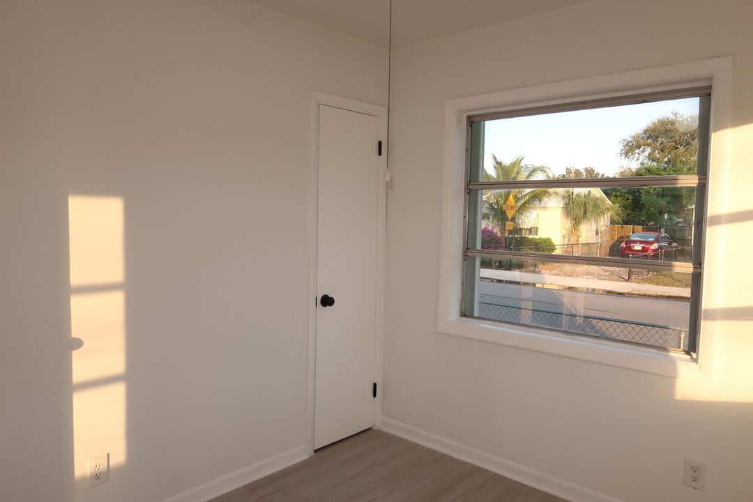 For Sale: $370,000 (3 beds, 2 baths, 924 Square Feet)