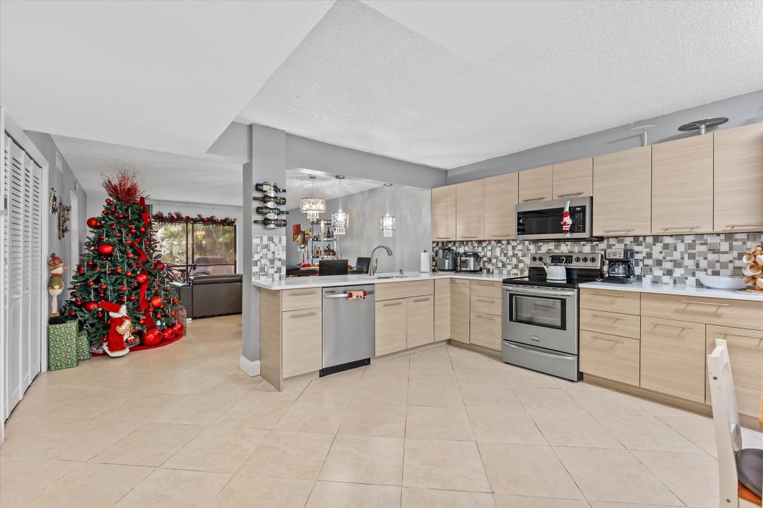 En Venta: $295,000 (2 camas, 2 baños, 1218 Pies cuadrados)