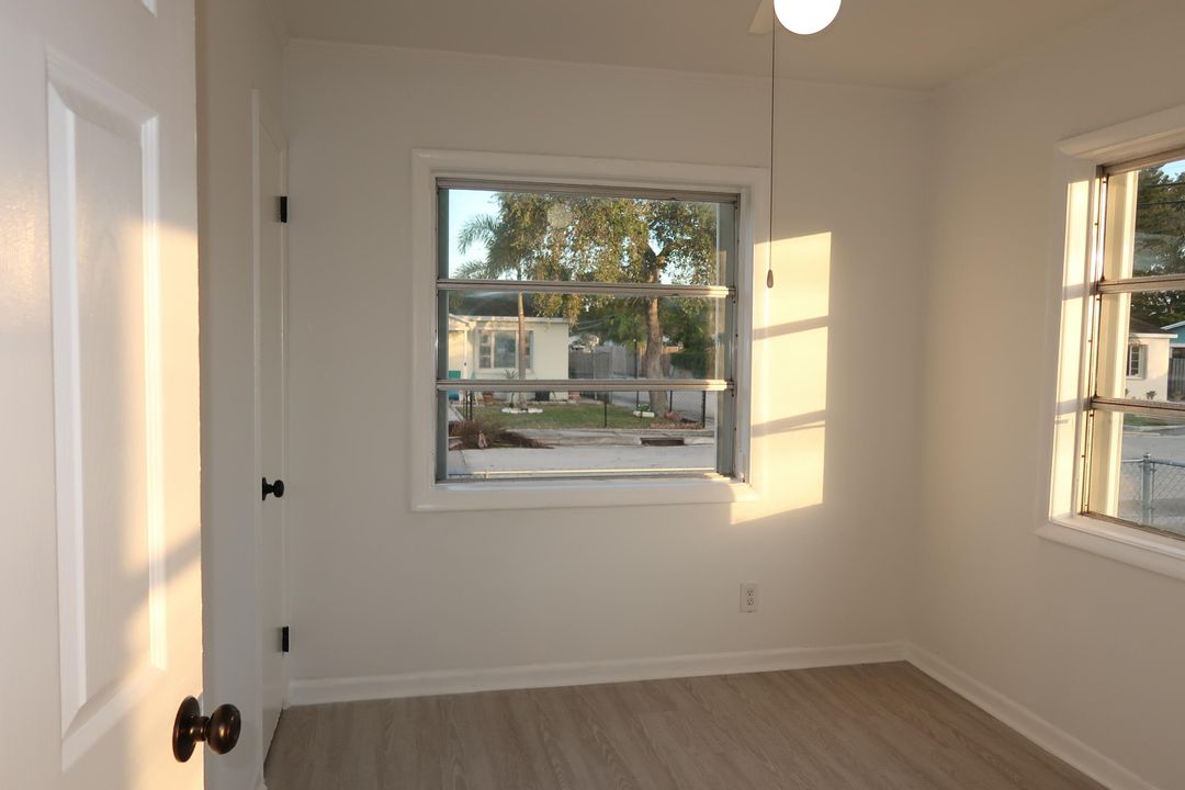 For Sale: $370,000 (3 beds, 2 baths, 924 Square Feet)