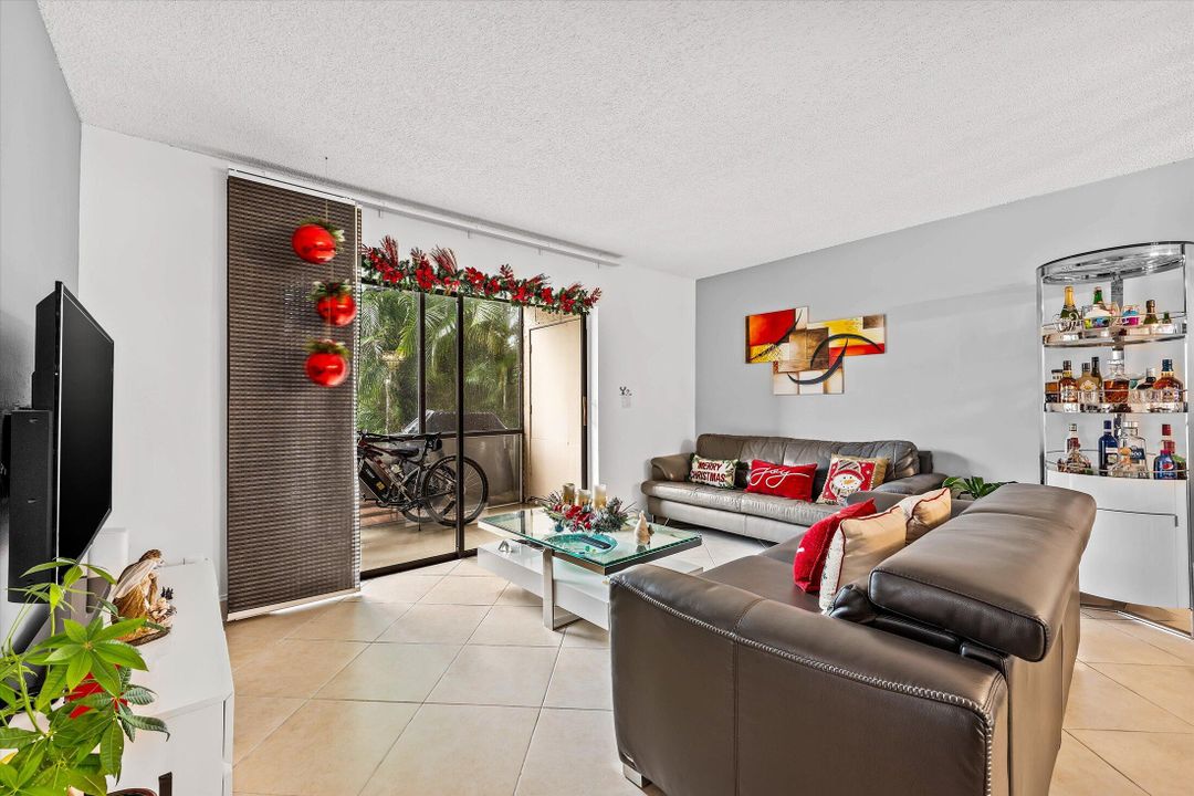 En Venta: $295,000 (2 camas, 2 baños, 1218 Pies cuadrados)