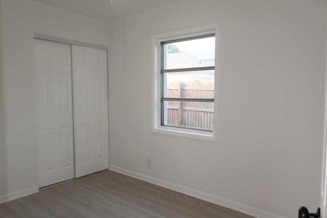 For Sale: $370,000 (3 beds, 2 baths, 924 Square Feet)