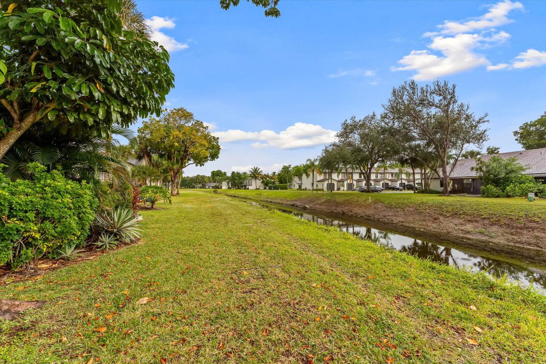 En Venta: $295,000 (2 camas, 2 baños, 1218 Pies cuadrados)