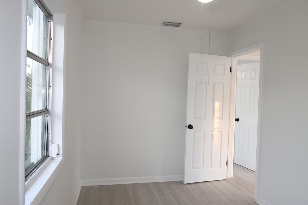 For Sale: $370,000 (3 beds, 2 baths, 924 Square Feet)