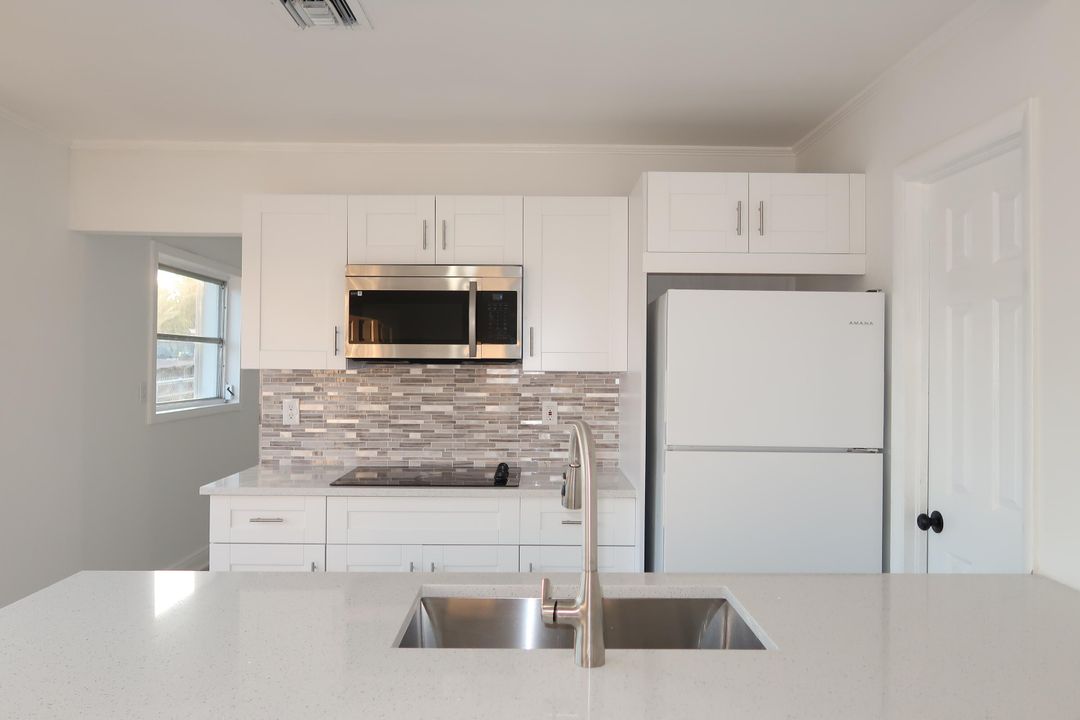 For Sale: $370,000 (3 beds, 2 baths, 924 Square Feet)