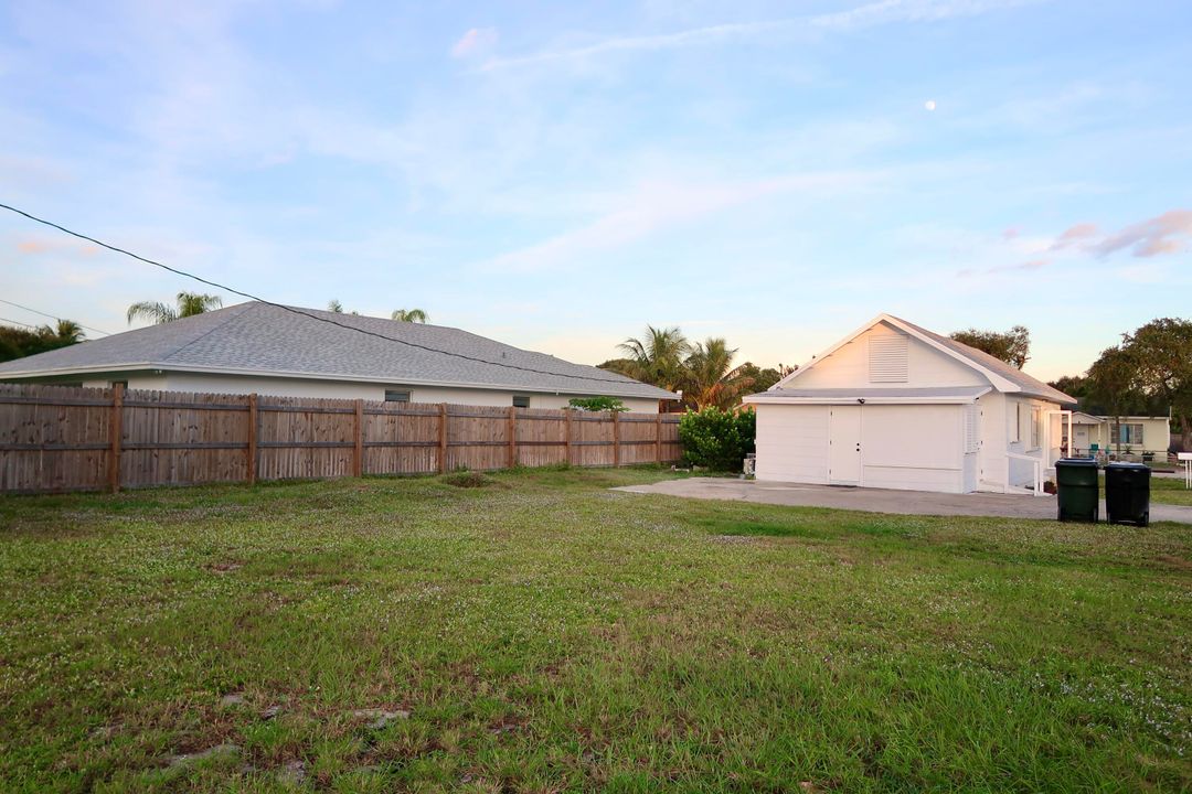 For Sale: $370,000 (3 beds, 2 baths, 924 Square Feet)