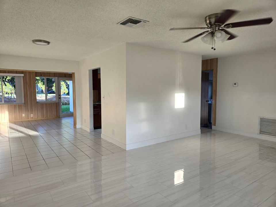 For Rent: $3,100 (2 beds, 2 baths, 1560 Square Feet)