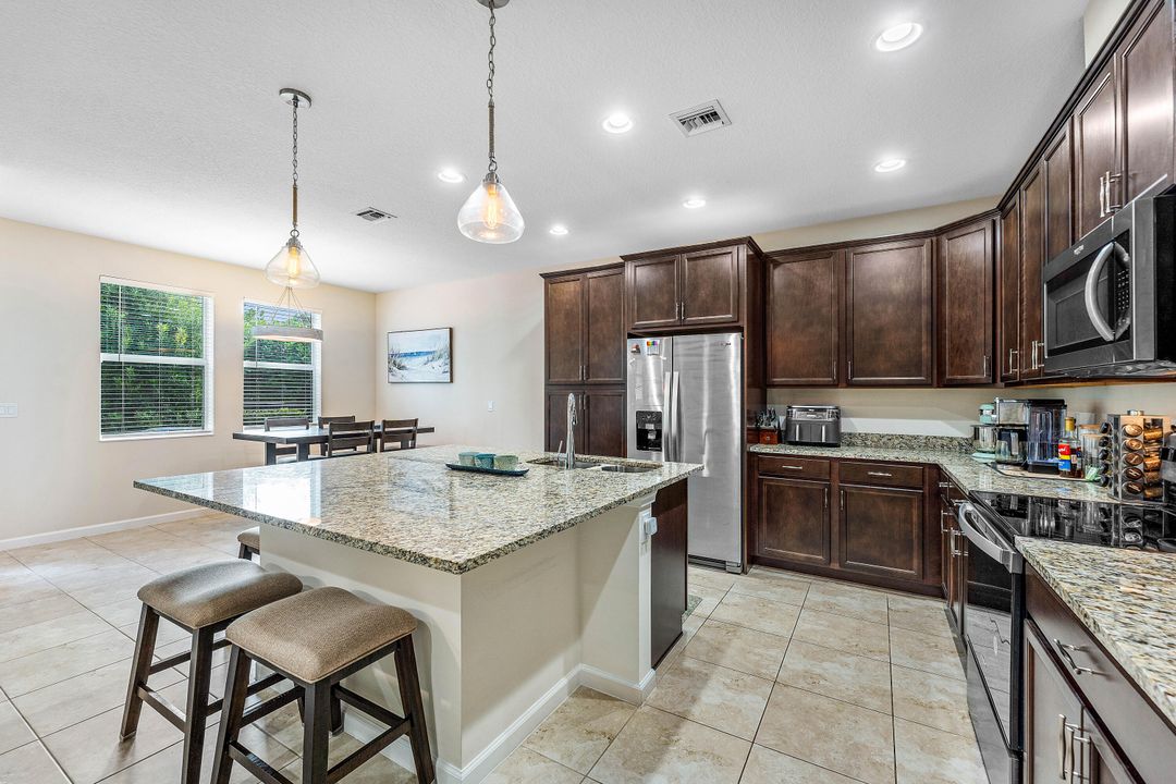 For Rent: $3,400 (3 beds, 2 baths, 2138 Square Feet)