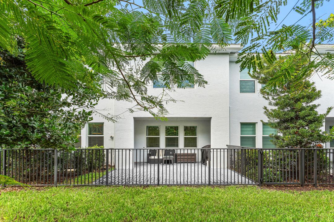 For Rent: $3,400 (3 beds, 2 baths, 2138 Square Feet)