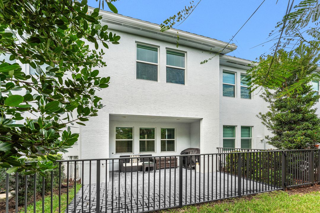 For Rent: $3,400 (3 beds, 2 baths, 2138 Square Feet)