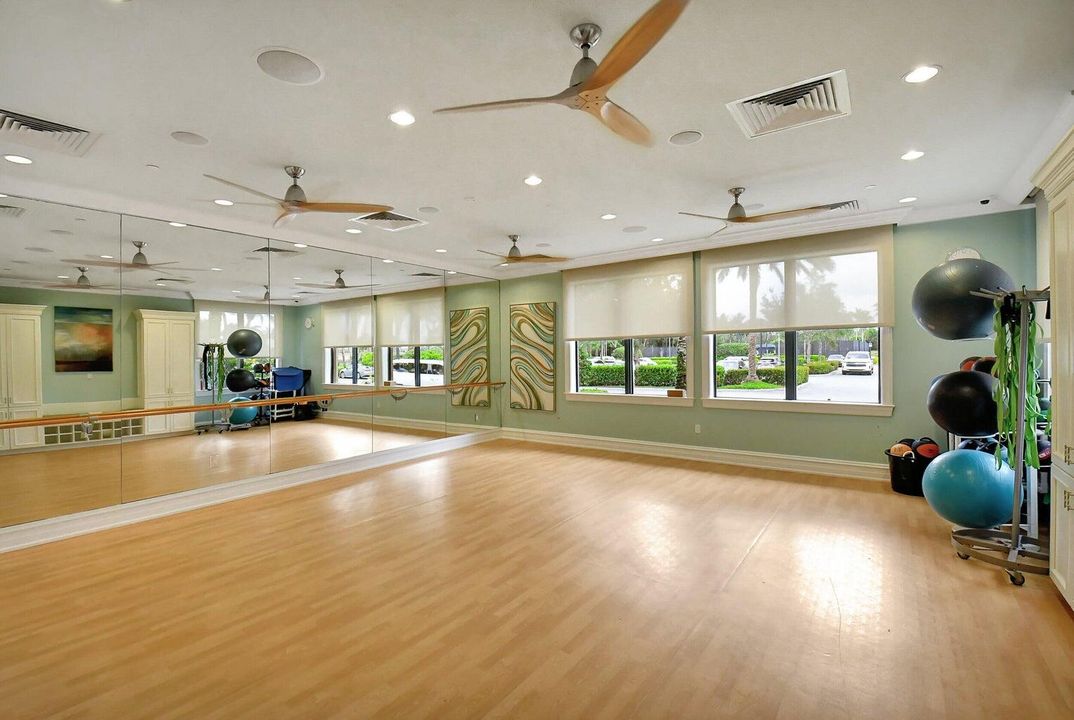 For Sale: $3,499,000 (5 beds, 6 baths, 5332 Square Feet)