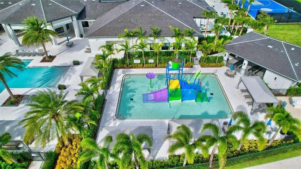 For Sale: $3,499,000 (5 beds, 6 baths, 5332 Square Feet)