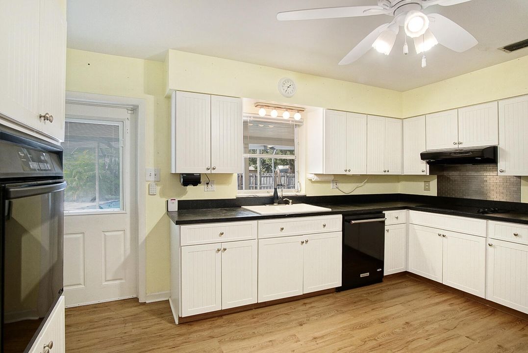 На продажу: $450,000 (4 спален, 3 ванн, 2530 Квадратных фут)