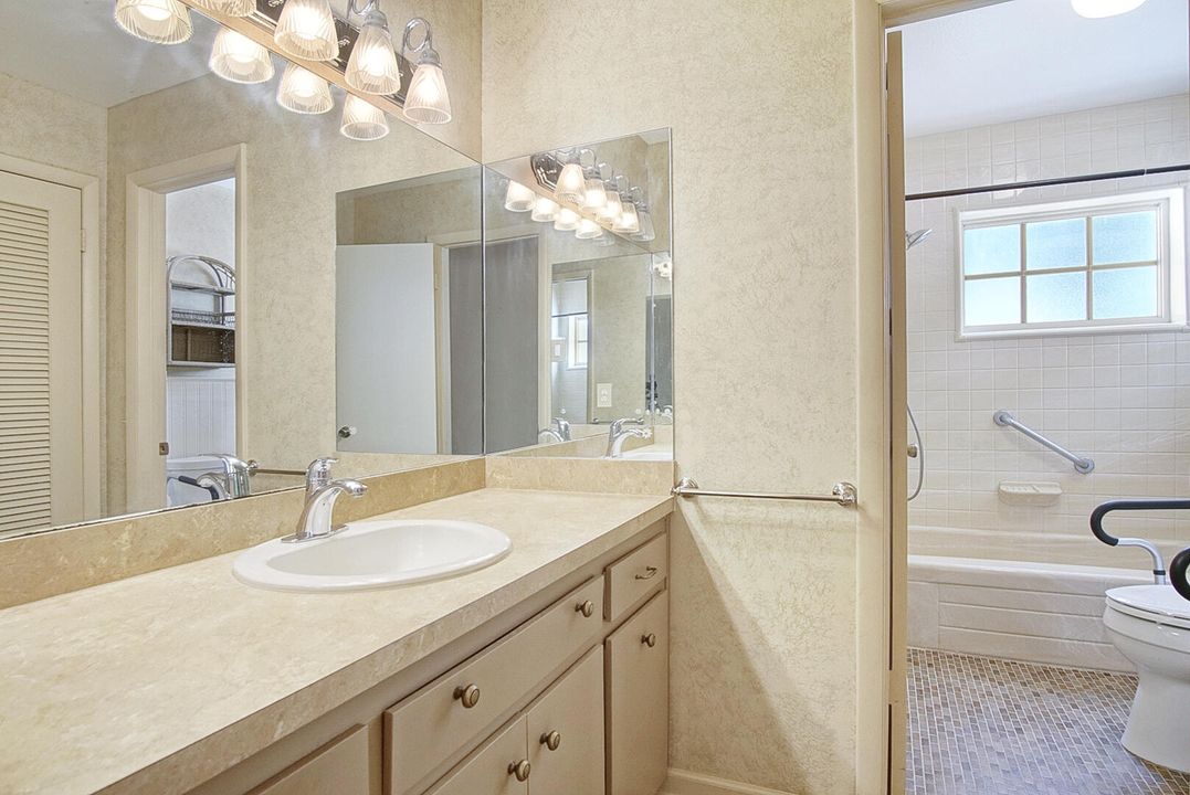 На продажу: $450,000 (4 спален, 3 ванн, 2530 Квадратных фут)