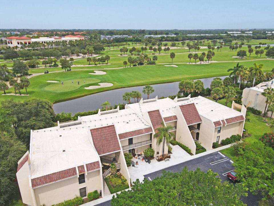 На продажу: $240,000 (2 спален, 2 ванн, 1322 Квадратных фут)