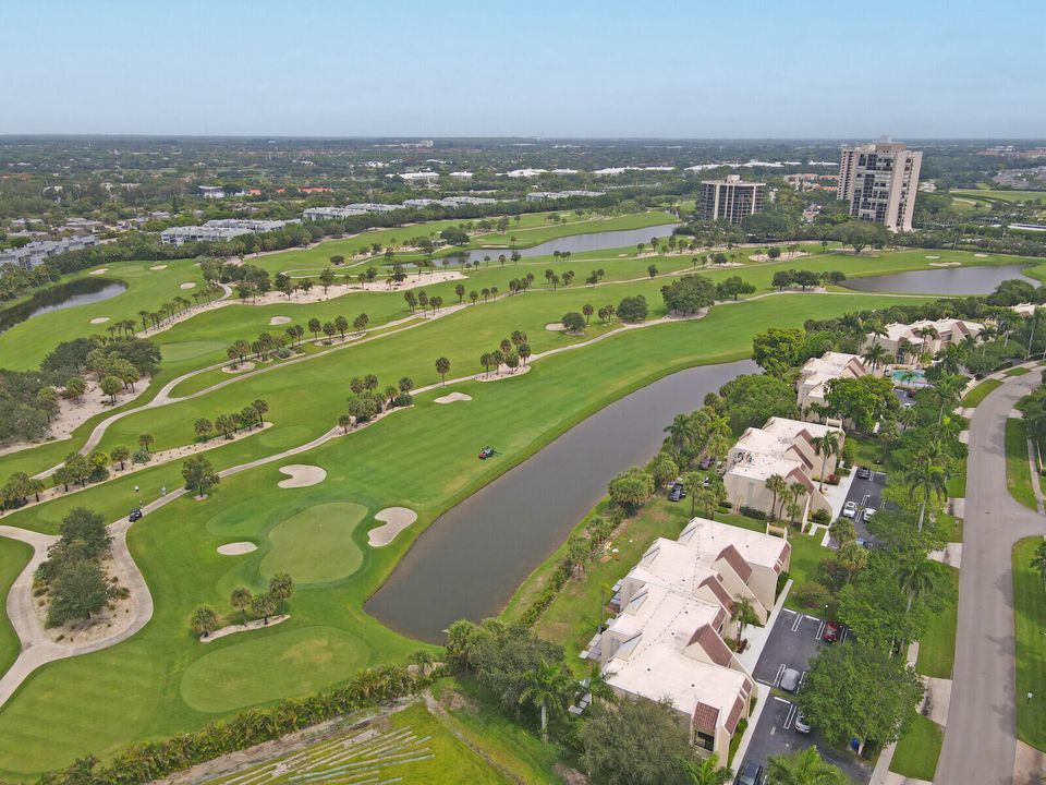 На продажу: $240,000 (2 спален, 2 ванн, 1322 Квадратных фут)