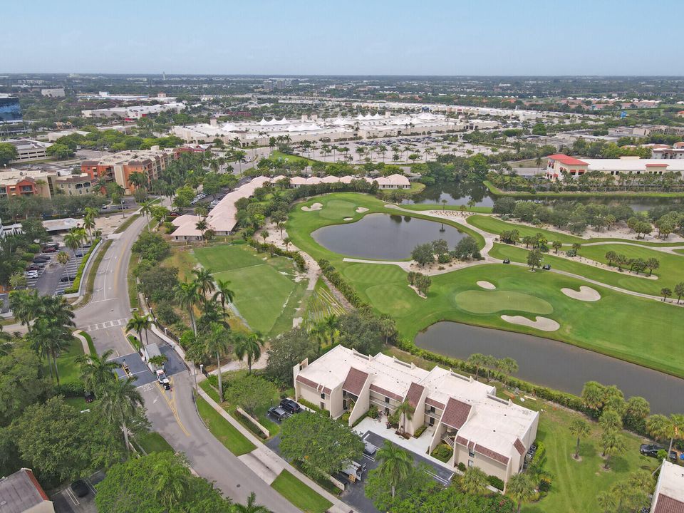 На продажу: $240,000 (2 спален, 2 ванн, 1322 Квадратных фут)