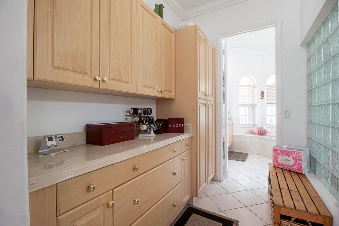 En Venta: $859,000 (4 camas, 4 baños, 3496 Pies cuadrados)