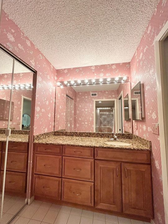 На продажу: $185,000 (2 спален, 2 ванн, 1330 Квадратных фут)