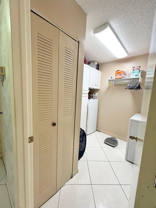 На продажу: $185,000 (2 спален, 2 ванн, 1330 Квадратных фут)