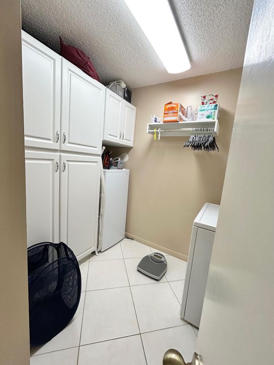 На продажу: $185,000 (2 спален, 2 ванн, 1330 Квадратных фут)