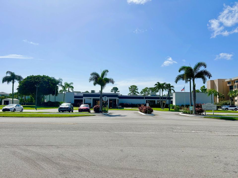 На продажу: $185,000 (2 спален, 2 ванн, 1330 Квадратных фут)