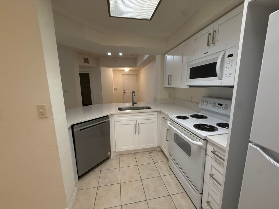 For Rent: $2,450 (3 beds, 2 baths, 1316 Square Feet)