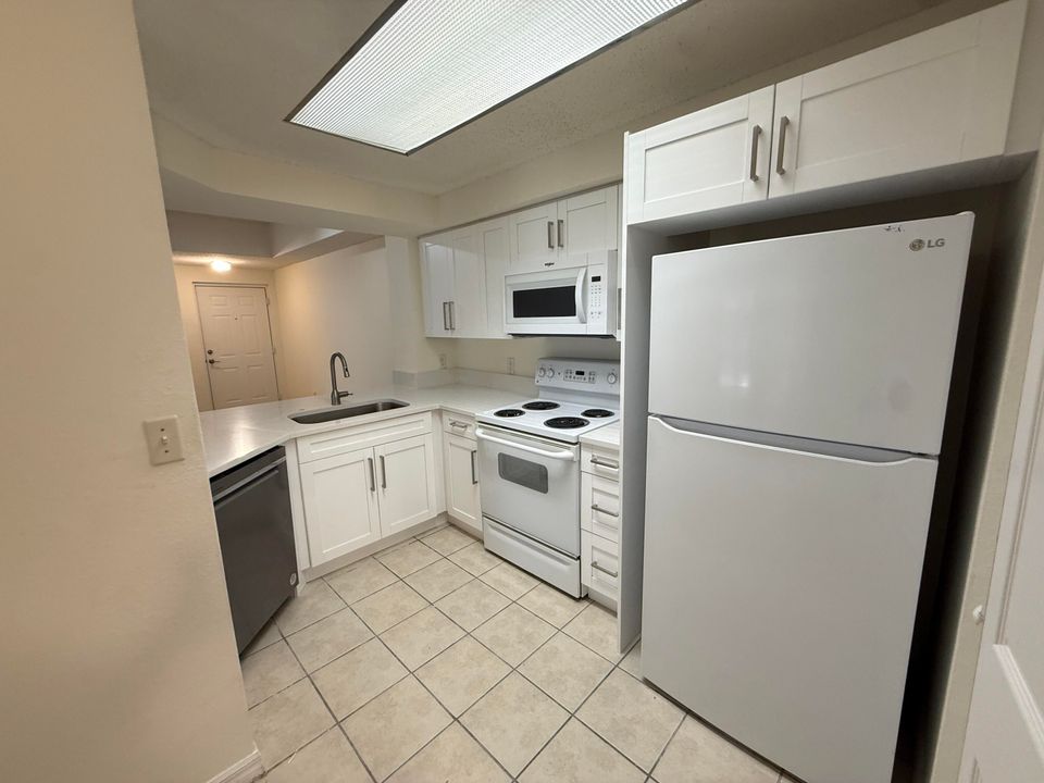 For Rent: $2,450 (3 beds, 2 baths, 1316 Square Feet)