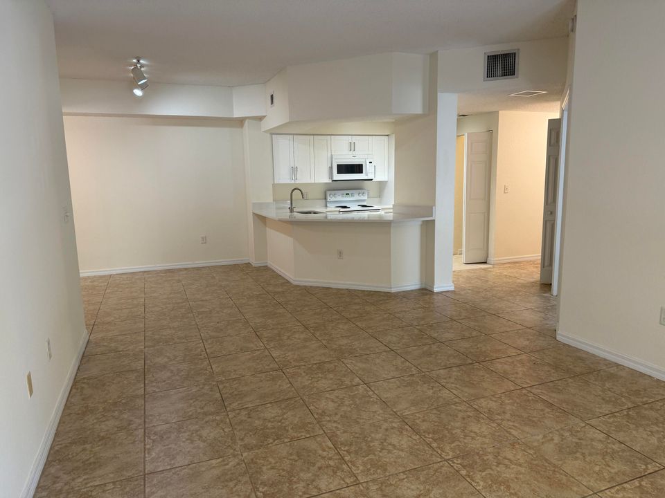 For Rent: $2,450 (3 beds, 2 baths, 1316 Square Feet)