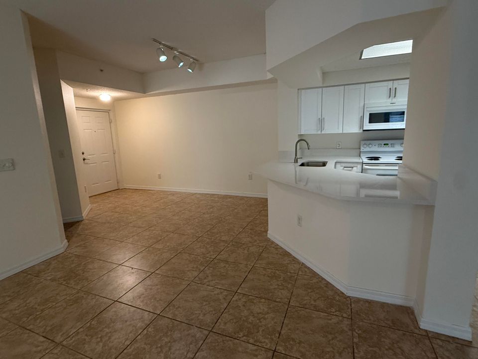 For Rent: $2,450 (3 beds, 2 baths, 1316 Square Feet)