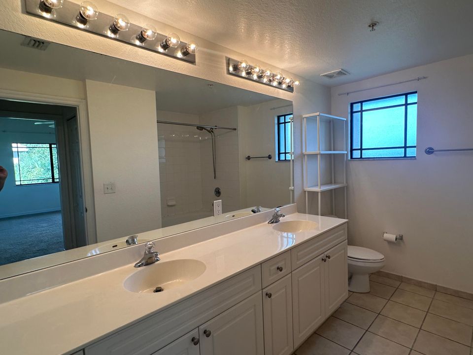 For Rent: $2,450 (3 beds, 2 baths, 1316 Square Feet)