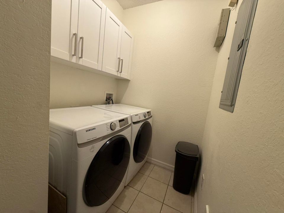 For Rent: $2,450 (3 beds, 2 baths, 1316 Square Feet)