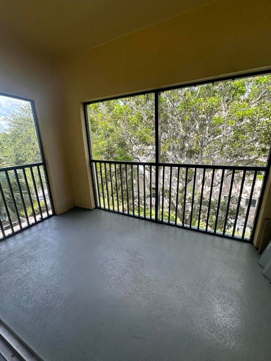 For Rent: $2,450 (3 beds, 2 baths, 1316 Square Feet)