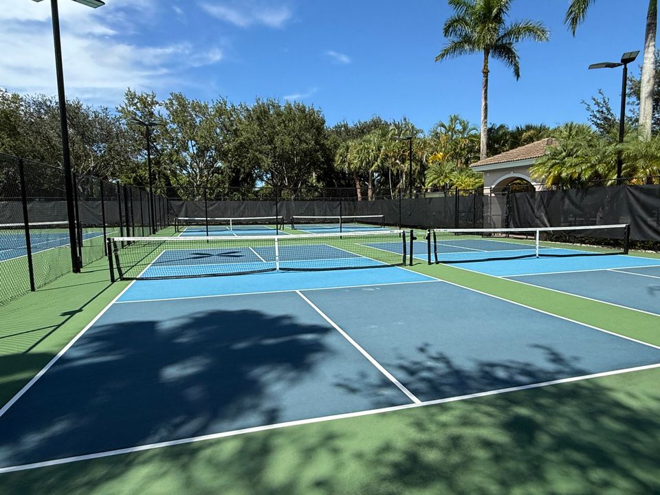 For Rent: $2,450 (3 beds, 2 baths, 1316 Square Feet)