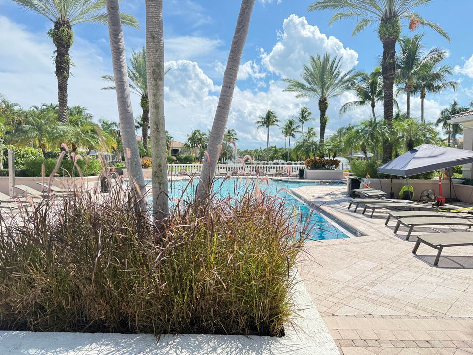 For Rent: $2,450 (3 beds, 2 baths, 1316 Square Feet)